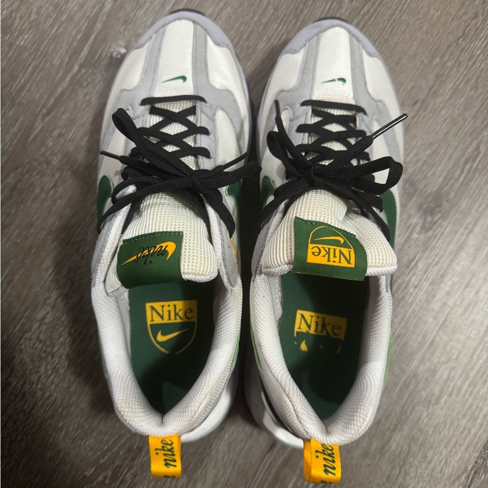 Nike White and Green Sneakers - used size 10